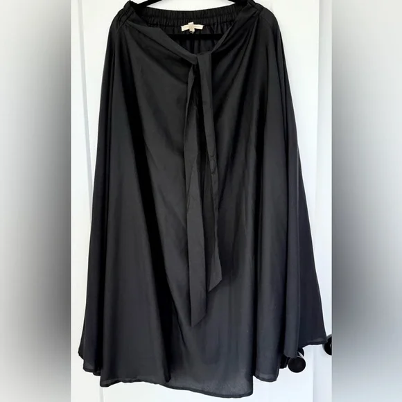 Black Silky Maxi Skirt with Tie Front and POCKETS!!! - Picture 2 of 4